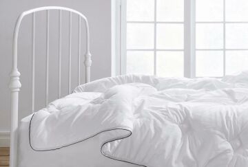 Yataş Bedding Tekli Dacron Microfiber Yorgan 300 Gr (155x215)