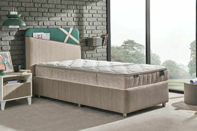 Yataş Bedding Lupo Başlık 100lük - 21601 Bej (Alt) - 21607 Koyu Yeşil (Üst) - 21605 Kırmızı(Biye)