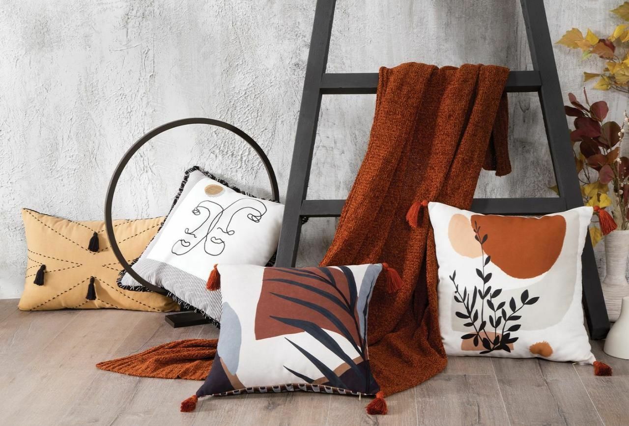 Yataş Bedding Gale Püsküllü Dekoratif Yastık (45x45 cm)