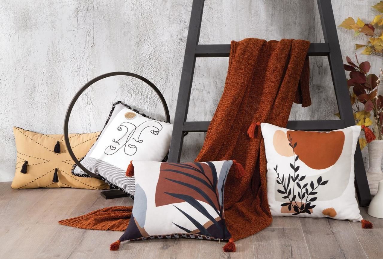 Yataş Bedding Ella Püsküllü Dekoratif Yastık (45x45 cm)