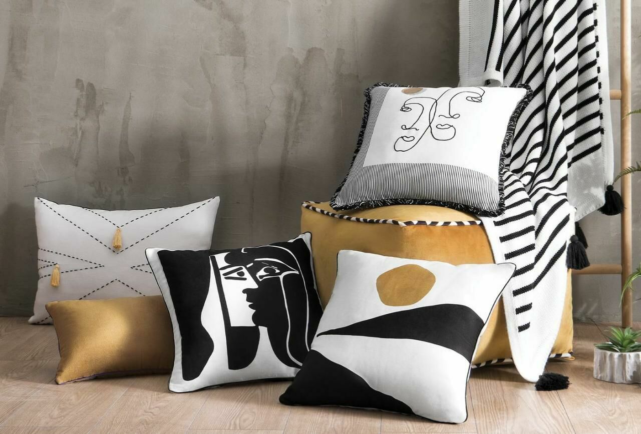 Yataş Bedding Nappa Püsküllü Dekoratif Yastık - Ekru (40x55 cm)